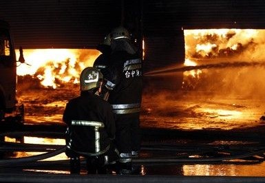 台中民众不满救火慢与消防发生肢体冲突