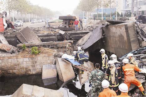 生死较量 青岛500余消防急救输油管线燃爆