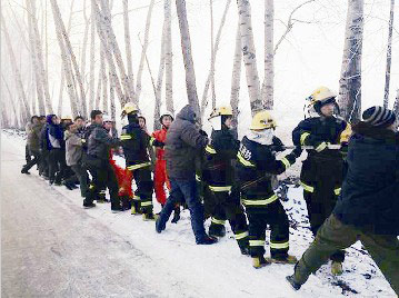 暴雪突袭 黑龙江消防积极抗雪救援