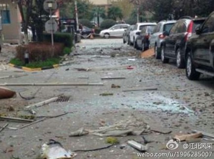 凤城四路中登大厦25层天然气闪爆1人死亡