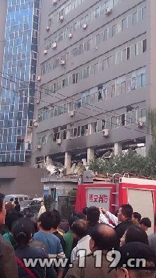 西安一10层建筑发生爆炸坍塌 消防全力救援