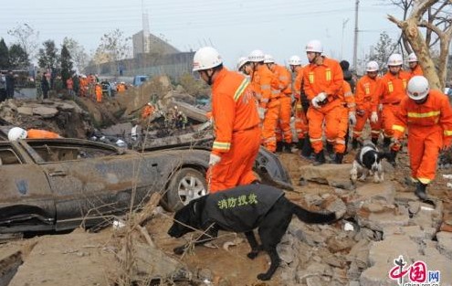 组图：青岛消防生死营救爆燃事故遇难者