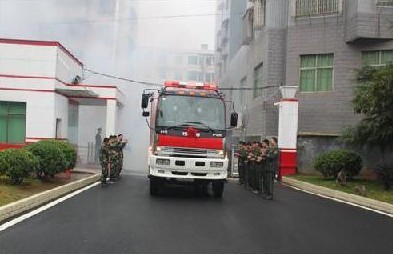 桂阳消防喜迎新战友 空气泡沫消防车投勤