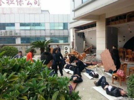 东莞中侨大厦一饭堂爆炸15伤 多人被炸伤
