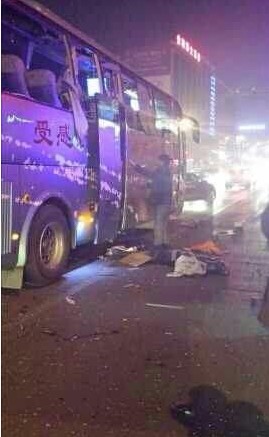 现场：陕西大巴爆炸5死 或因乘客带爆炸物