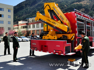 西藏甘孜消防新增抢险救援车 作战效能提升