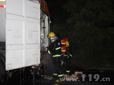 天然气槽车泄漏 咸阳消防鏖战22小时排险