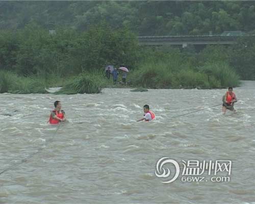 永嘉楠溪江暴雨引发山洪 3名菜农被困孤岛