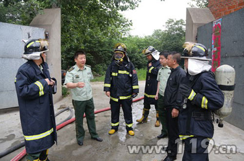 冷库氨气突然泄漏 襄阳消防2小时紧急排险