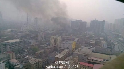 快讯：济南六发祥巷小区煤气店爆炸 火势凶猛