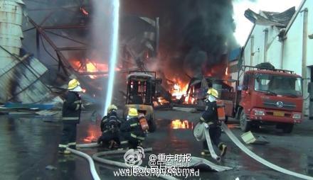 如皋化工厂爆炸5死3失踪 铲车搬运尸体