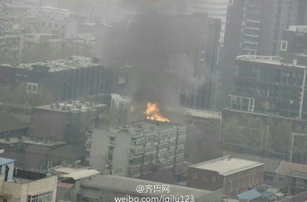 快讯：济南六发祥巷小区煤气店爆炸 火势凶猛