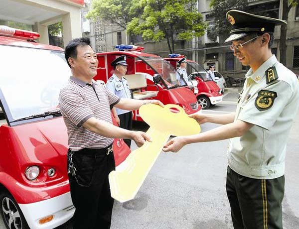 襄城区首次引入电动消防车 水量可用1分钟