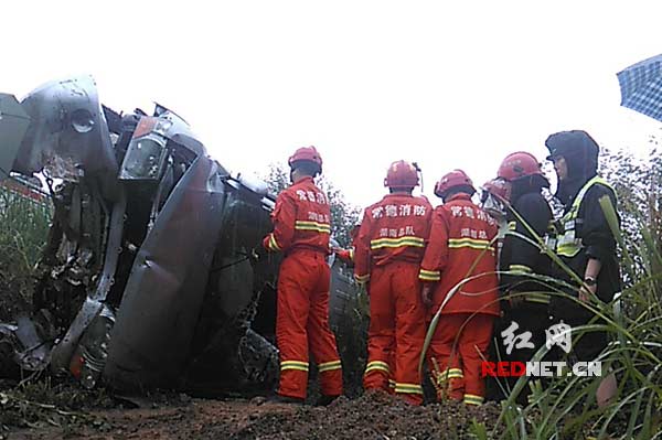 常吉高速：雨天路滑一小车失控致1死2重伤