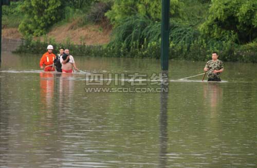 新都因暴雨受灾 消防紧急疏散300余人