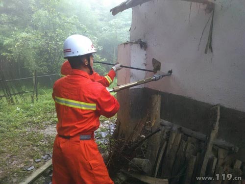 云南永善发生5.0级地震 消防部队正在救援