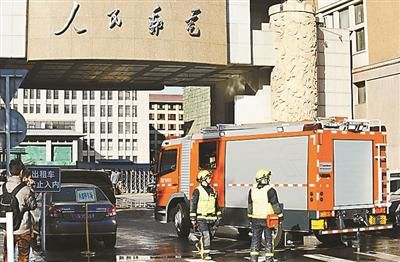 北京长安街工信部工地起火 无人伤亡