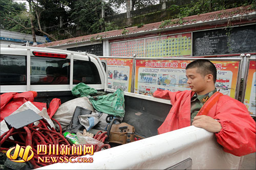 马蜂与师生做邻居3名学生遭袭 消防除险