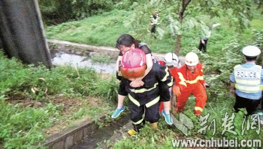 湖北游客大巴福建侧翻 31人中11人受伤