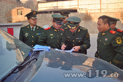 兰州消防为基层中队配发抢险救援车