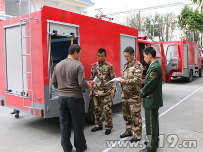 梁河消防两辆乡镇专用水罐消防车服役