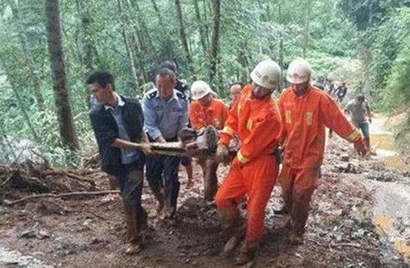 云南昌宁持续降雨致山体滑坡致2人死亡