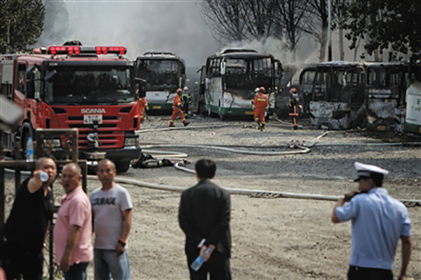 蟹岛大火事件追踪：约80辆着火大巴为新能源电动车