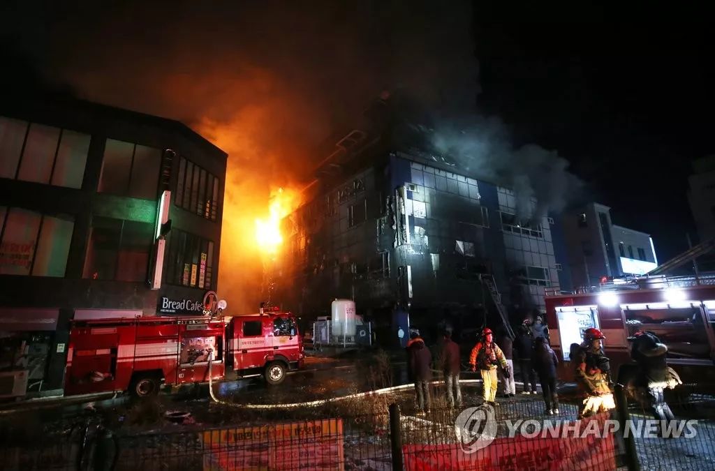 韩国建筑火灾 29人丧命 你必须学会的大型场馆火灾逃生术