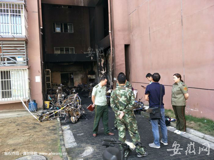 明光市高楼大火致2人死亡追踪：消防栓里竟然没有水