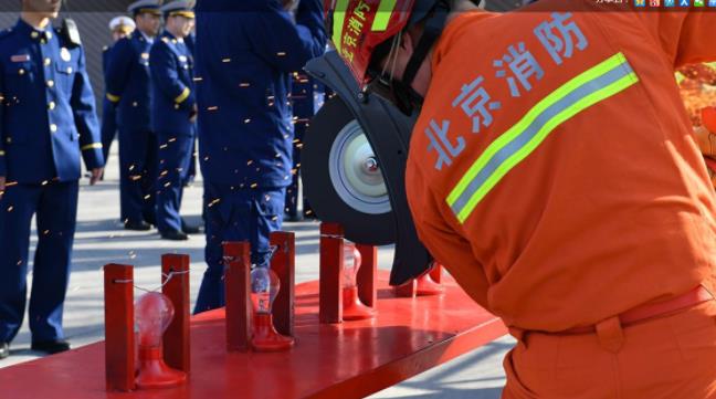 沪昆高速货车发生车祸 萍乡湘东大队紧急救援