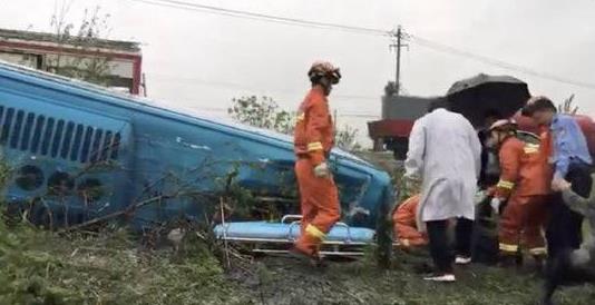 合肥一客车侧翻致5死 乘客是去参加体育考试学生