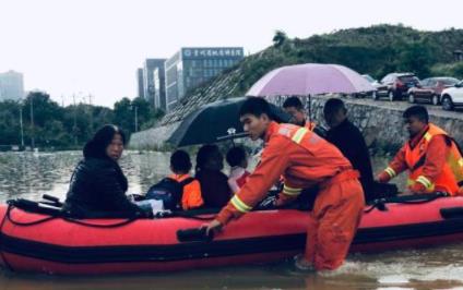 “最强暴雨”降临贵州致多处被淹 消防出警救援达55起