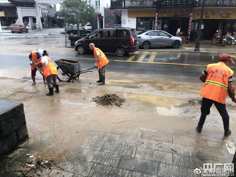 暴雨过后，江西湾里抢险抢修保民生