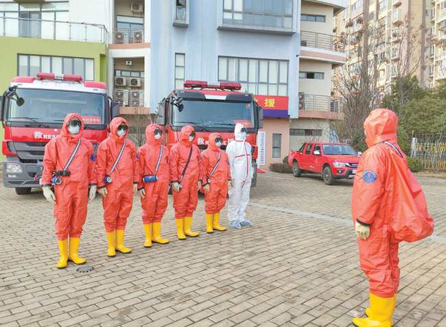 湖北消防救援总队：在党和人民最需要的时候冲锋在前！！