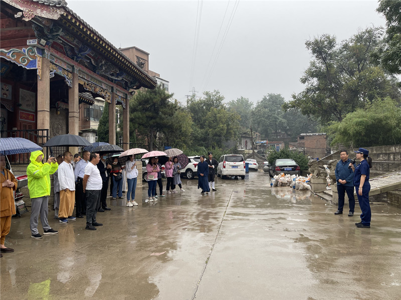 山西：阳泉消防深入辖区三教庙广场开展消防安全宣传 培训活动