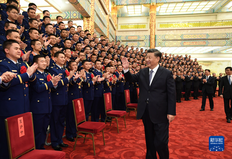 习近平会见全国应急管理系统先进模范和消防忠诚卫士表彰大会代表 王沪宁韩正参加会见