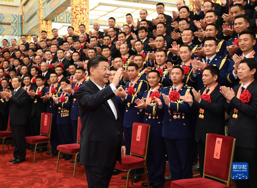 习近平会见全国应急管理系统先进模范和消防忠诚卫士表彰大会代表 王沪宁韩正参加会见