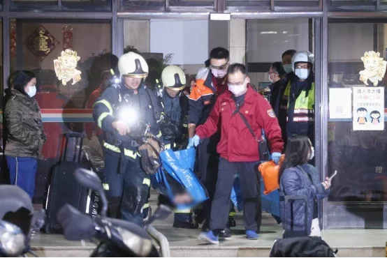 台北深夜火灾！台媒：已导致1人死亡另1人生命垂危