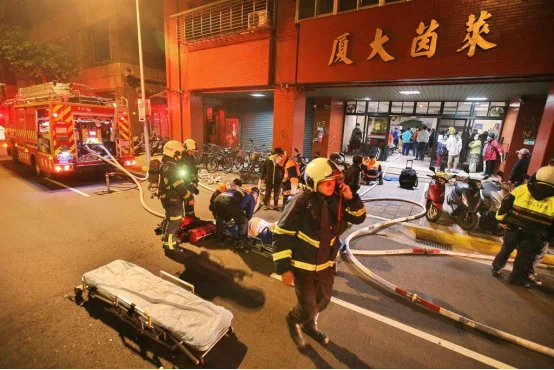 台北深夜火灾！台媒：已导致1人死亡另1人生命垂危