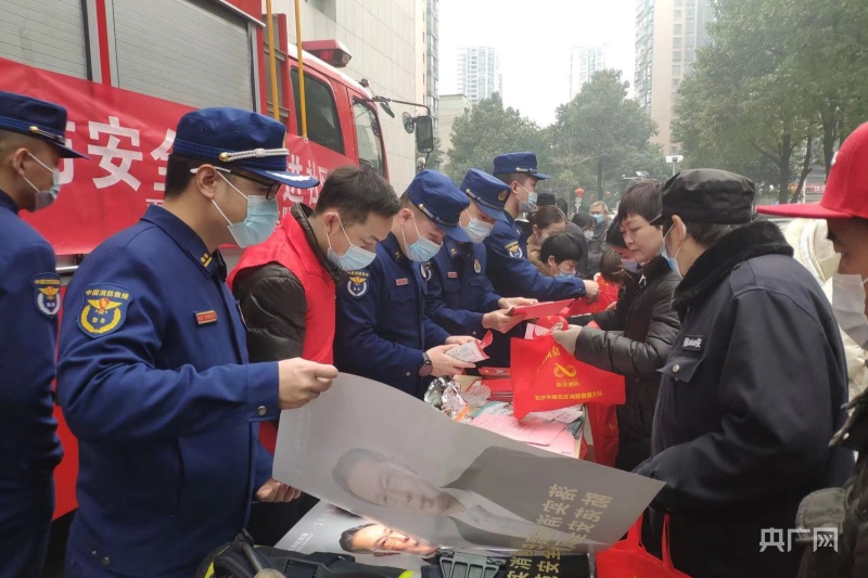 湖南长沙雨花区：消防宣传进社区 安全知识暖民心