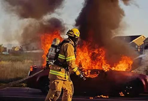 美国消防协会积极开展新能源汽车应急救援安全培训