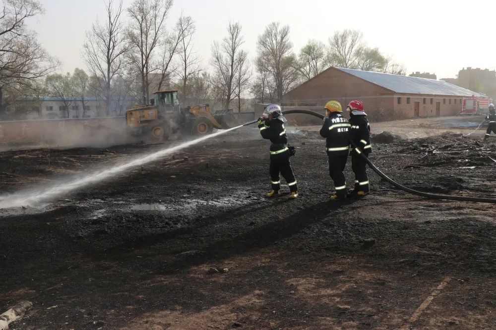 烟花公司仓库爆炸燃烧致1人死亡