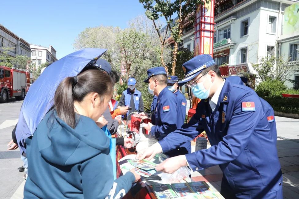 西藏：各消防救援队伍积极参加防灾减灾日集中宣传活动