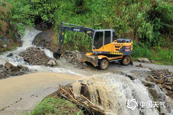 华南强降雨持续中 广东福建等地暴雨如注