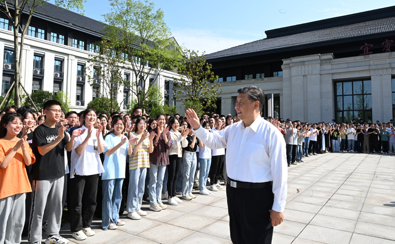 习近平在四川考察：深入贯彻新发展理念主动融入新发展格局 在新的征程上奋力谱写四川发展新篇章