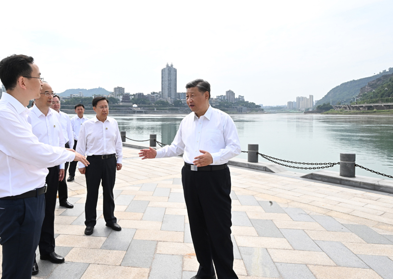 习近平在四川考察：深入贯彻新发展理念主动融入新发展格局 在新的征程上奋力谱写四川发展新篇章