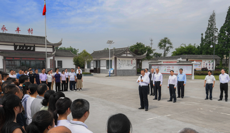 习近平在四川考察：深入贯彻新发展理念主动融入新发展格局 在新的征程上奋力谱写四川发展新篇章