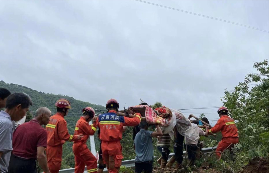 广西北流泥石流灾害 致7人遇难