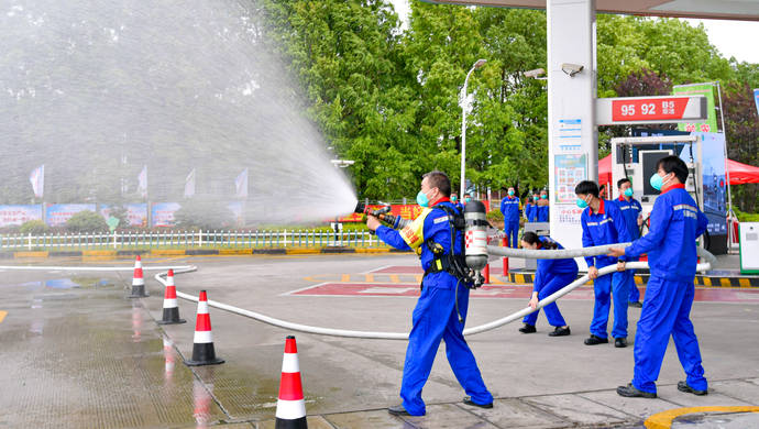 加氢站突发泄漏引发火灾怎么办？专家：氢气不易爆炸，但燃烧隐蔽性高 