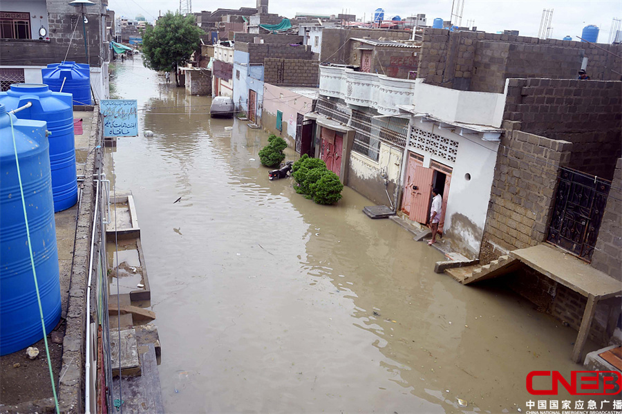 强降雨在巴基斯坦卡拉奇造成约20人死亡